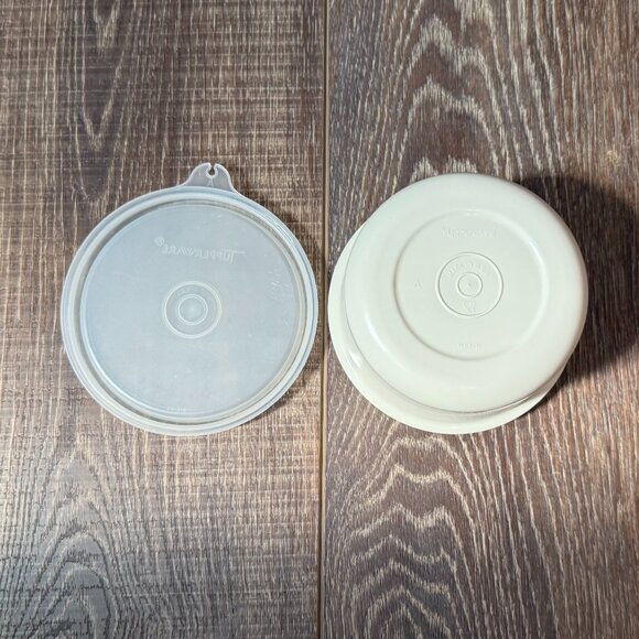 Tupperware Divided Snack and Dip Tray with Bowl - Picture 13 of 16